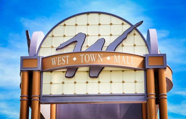 West Town Mall Shooting: Fatal Incident Prompts Lockdown and Police Response in Knoxville, TN